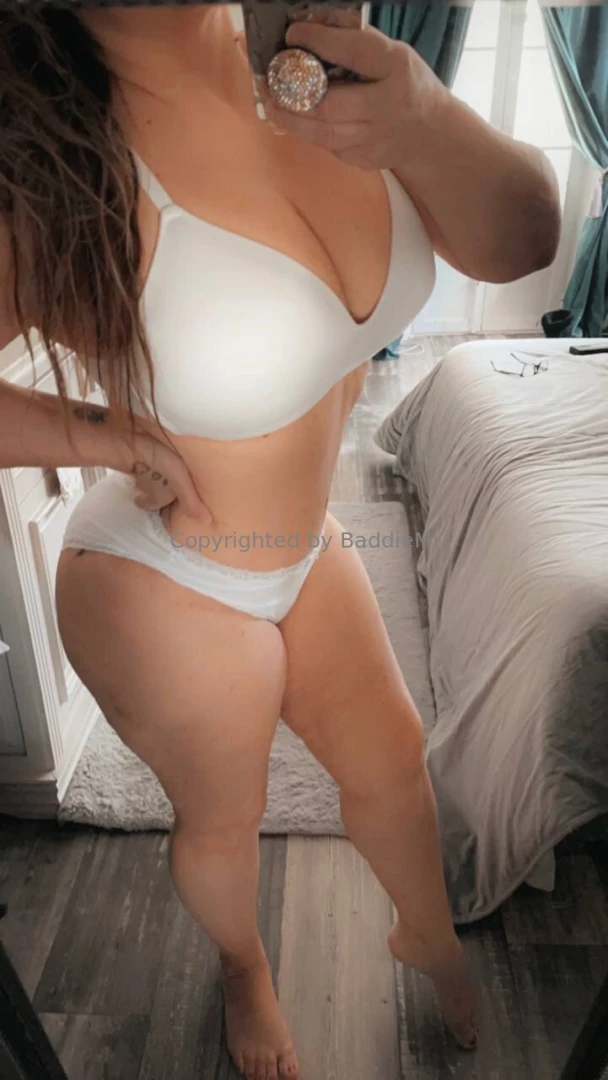 Being a mom doesn t mean sacrificing your style hot moms rock it 