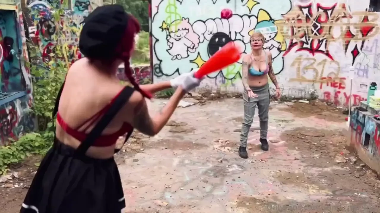 Clowning around full video at sunni_red 