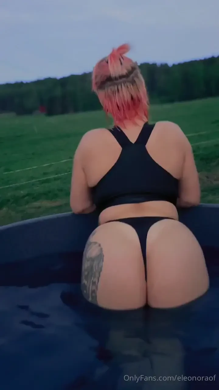 Fin tuutko pussailee paljuun mun kans eng would you come to snuggle 