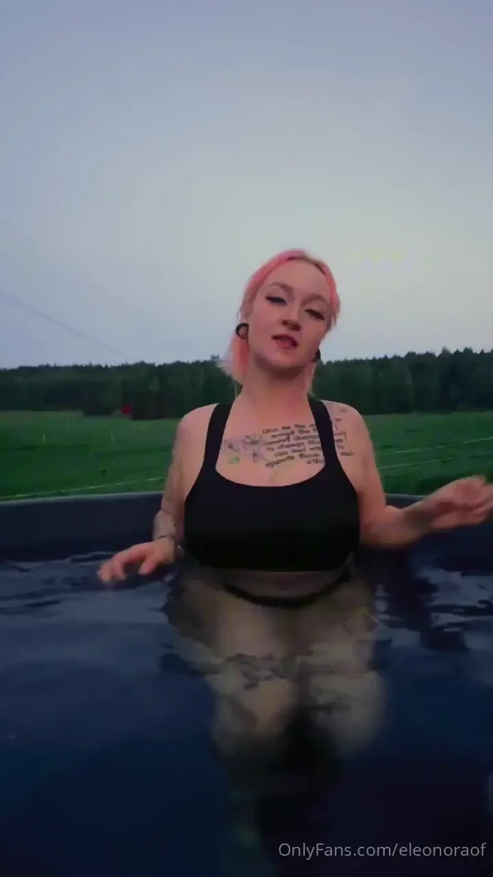 Fin tuutko paljuun mun kans eng would you come to bath with me 