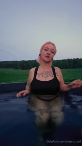 Fin tuutko paljuun mun kans eng would you come to bath with me