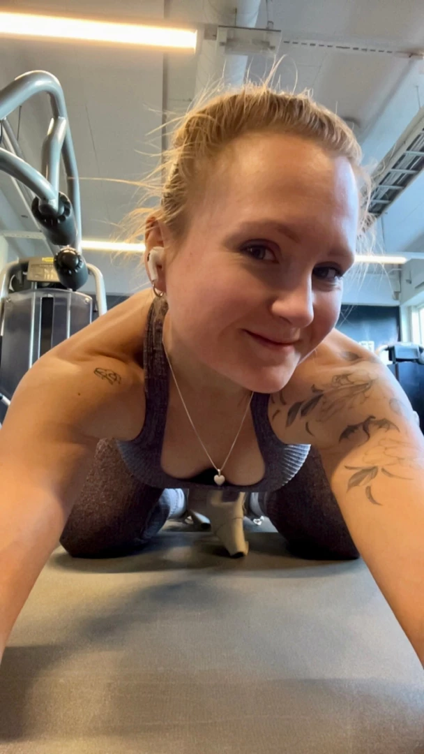 Solo play i am getting so wet follow my vip and get all the juicy 