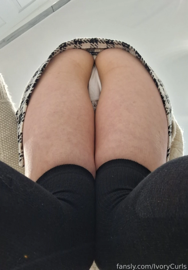 Training my tight asshole with a pretty pink plug buttplug part 1 