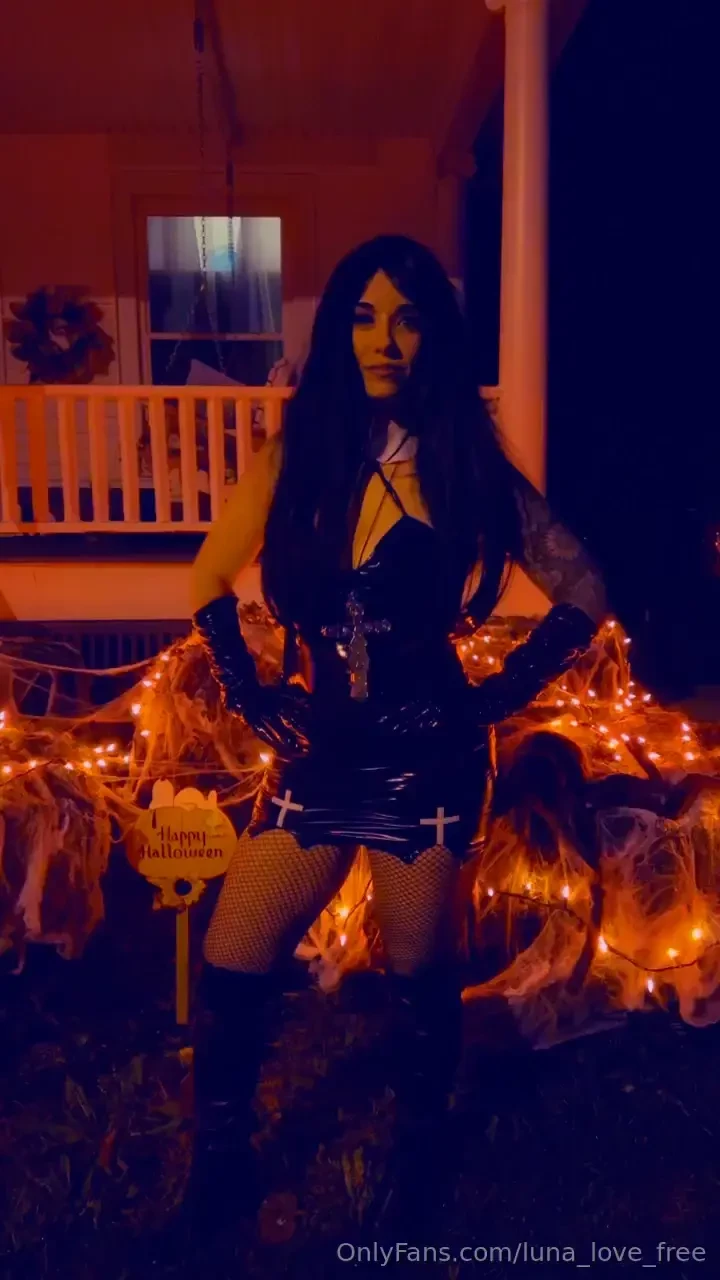 Show me your costumes i was a very naughty nun this year 