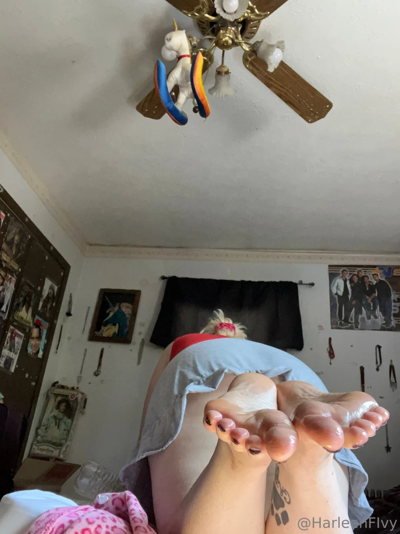 Like my sexy feet photos part 1 