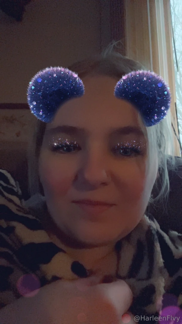 Playing with some snap chat filters might do a sexy christmas filter 