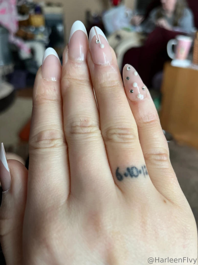 Tried on some press ons hoping they last through the weekend 