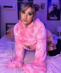 Let me crawl to you so i can suck your dick meow