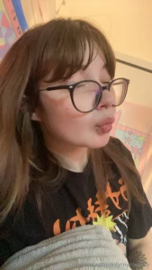 Can i give you a kiss pookie