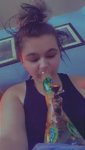 I love sucking on the bong imagine what i could amp would do to your