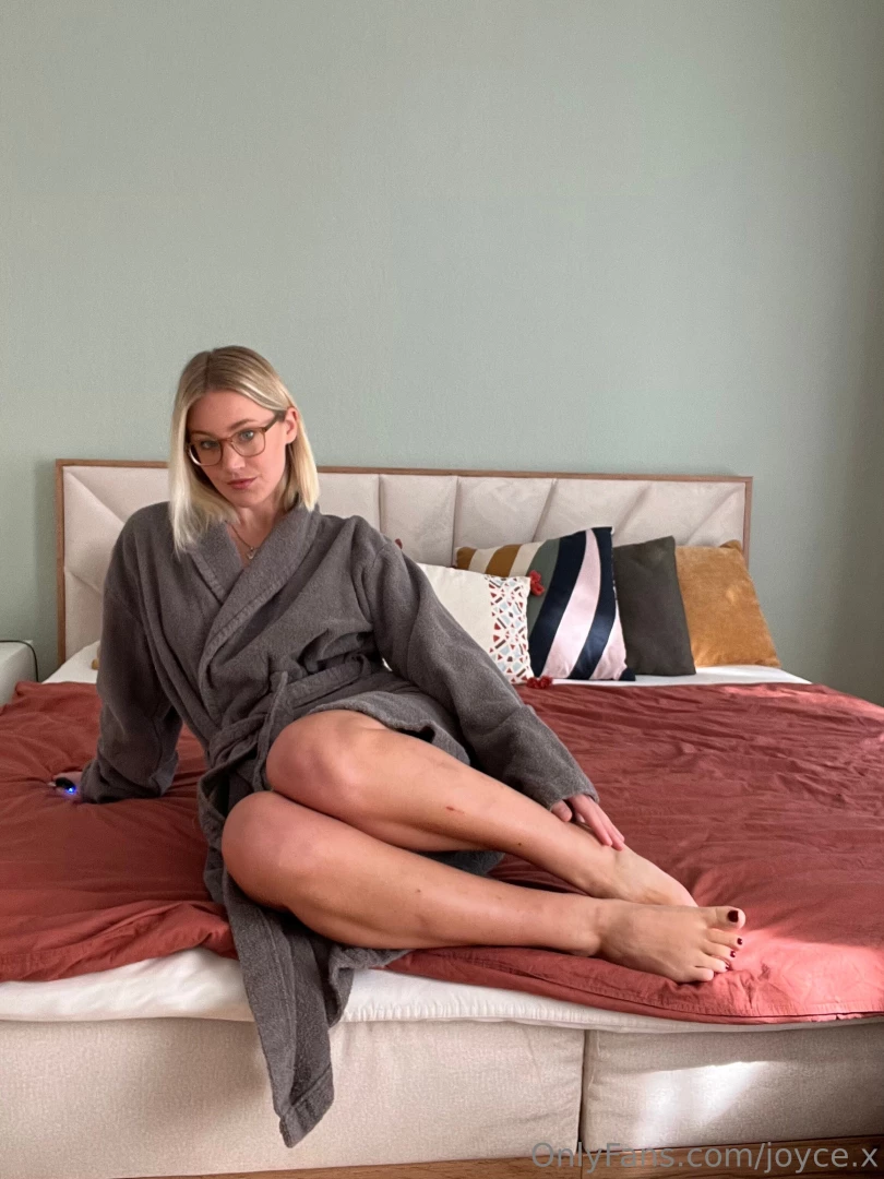 I took off my robe threw my legs up high and now i m thinking i m 