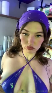 Yallll i m here and i ll strip down for ya if ya ask reeeeal nice