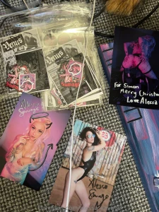 Packing signed photos extra gifts today send over your address and a