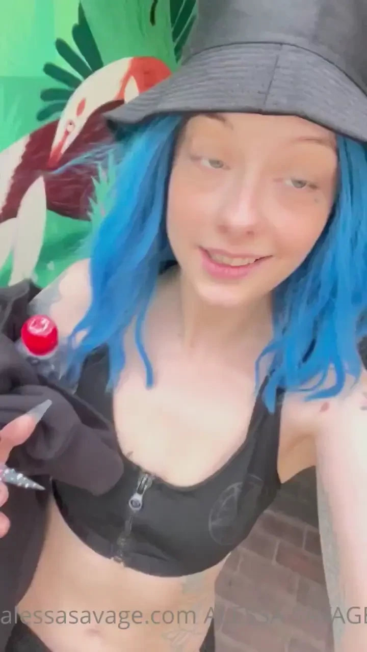 If i mention a love interest before christmas 2023 spam me not to get 