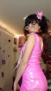 Pspsps this pretty pink kitty wants to dance more for you in the dms