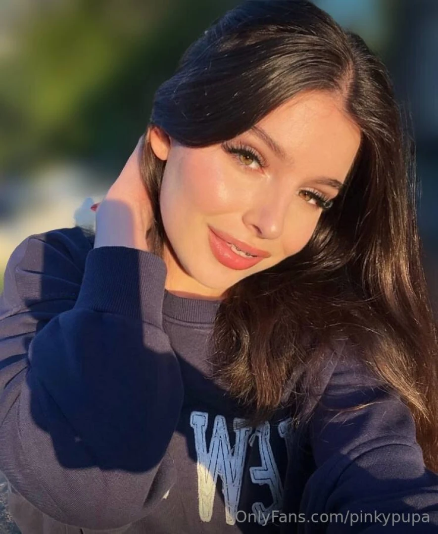 Look how cute this beautiful demon ellieks her pussy is always ready part 1 