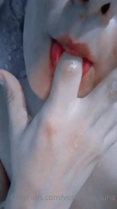 Hola me di un ba ito de tina super rico uwu dejame propina si me part 2