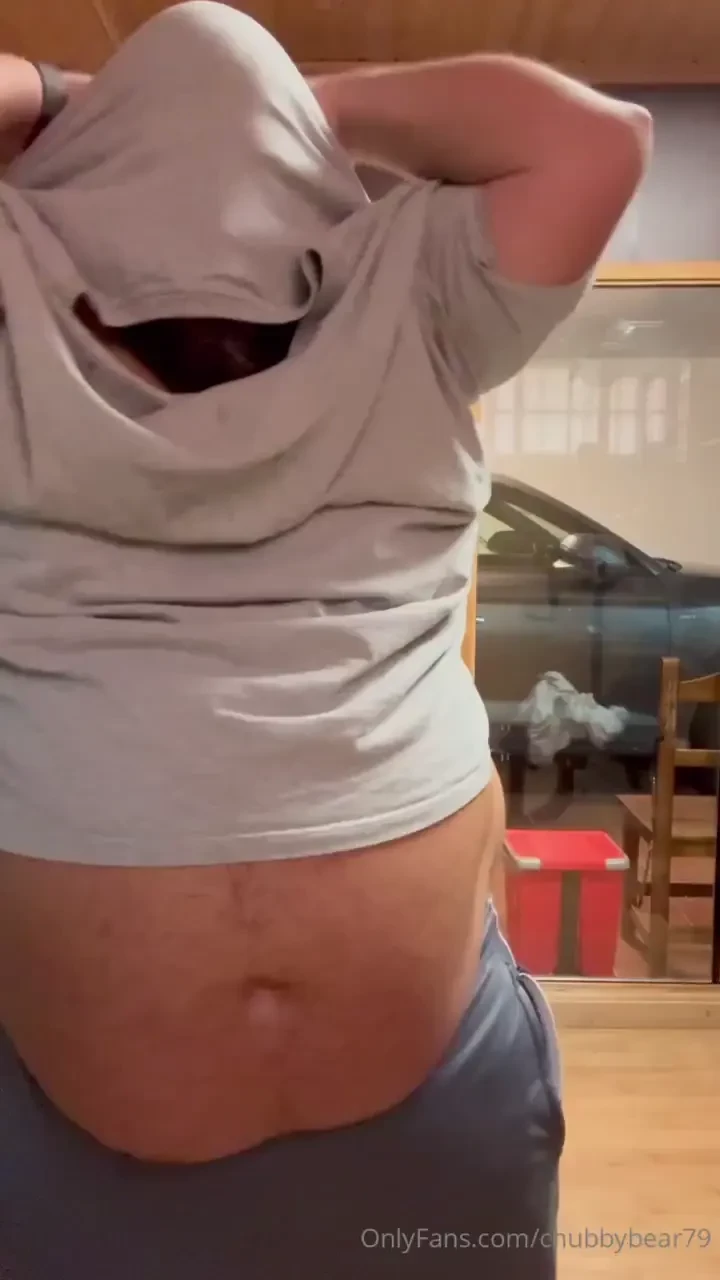 How do chubs should wear their t-shirts 