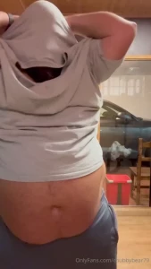 How do chubs should wear their t-shirts