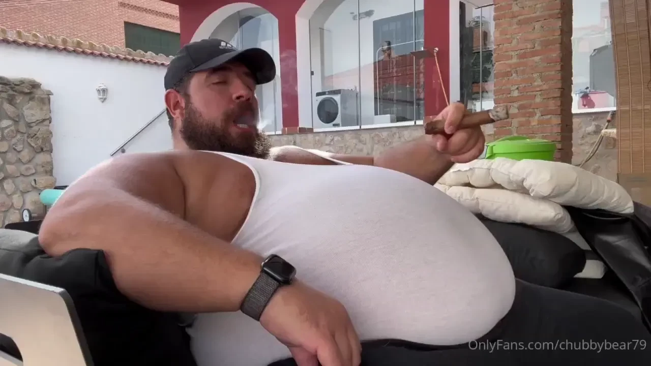 So much blubber to play with happy tummytuesday guys 