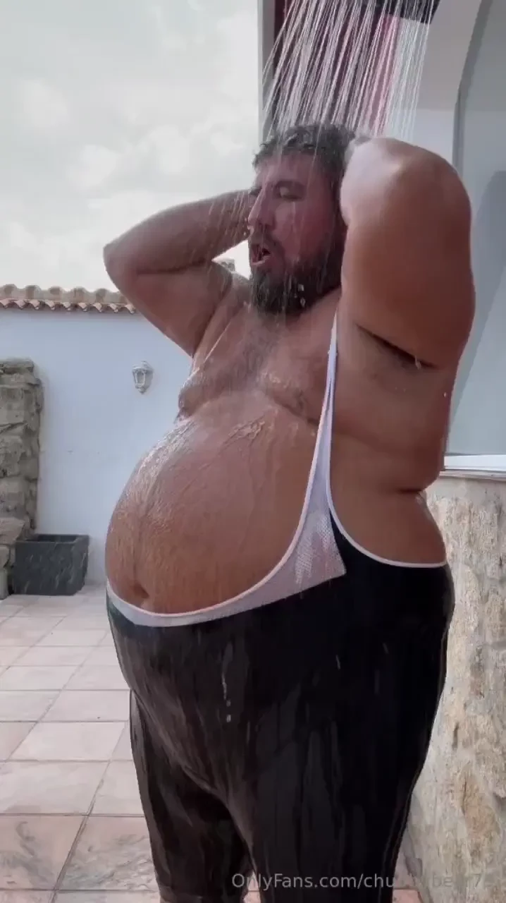 Singlet cannot hold so much lard 