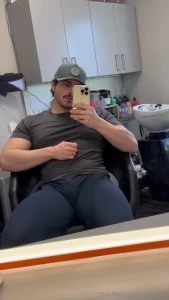 My bulge is so heavy today i want someone to grab it