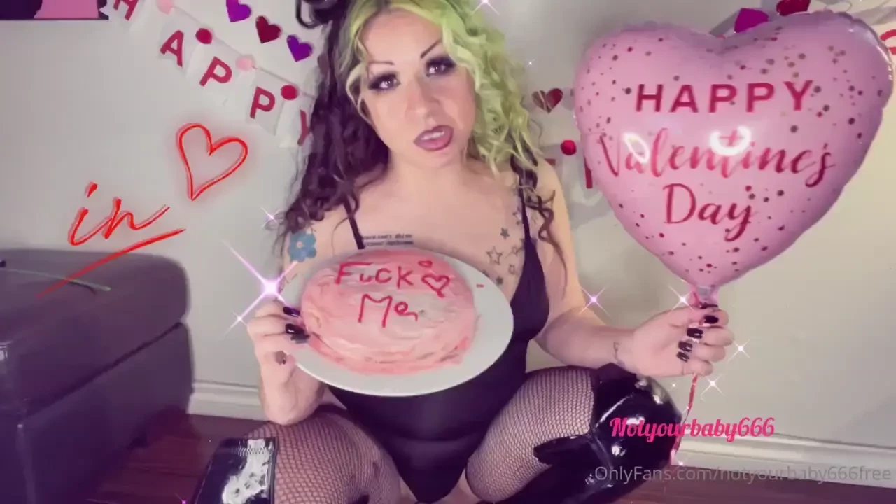 I baked this cake for my boyfriend happy valentine s day 