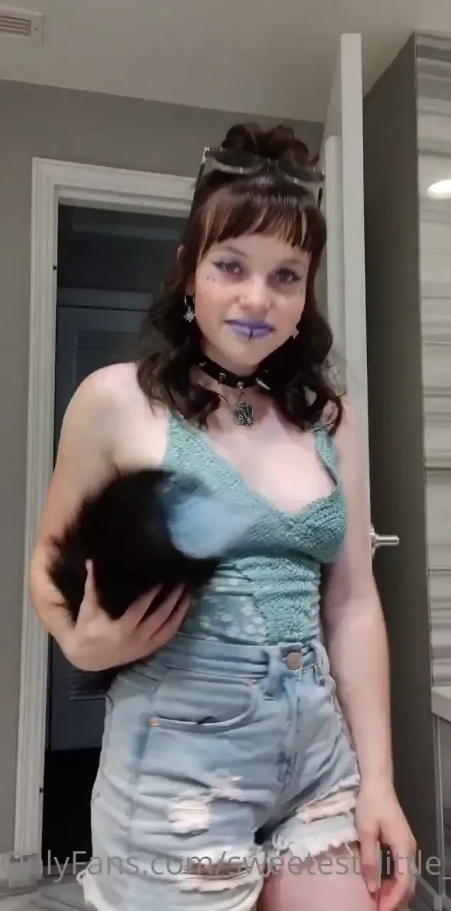 Just a cute little cosplayer 