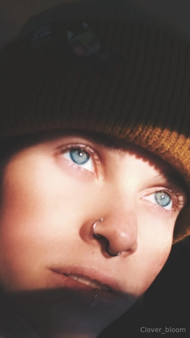 Obsessed with blue eyes 