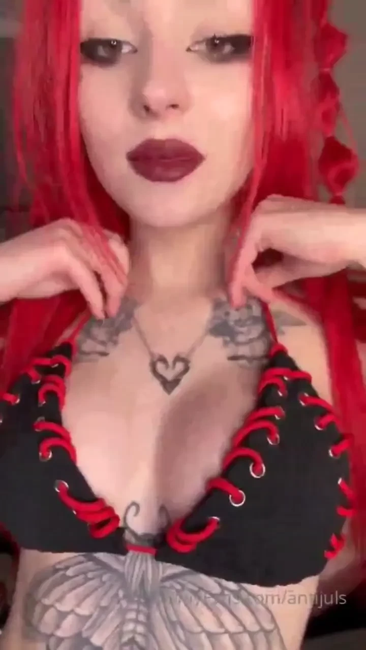 Which skirt do u like better 