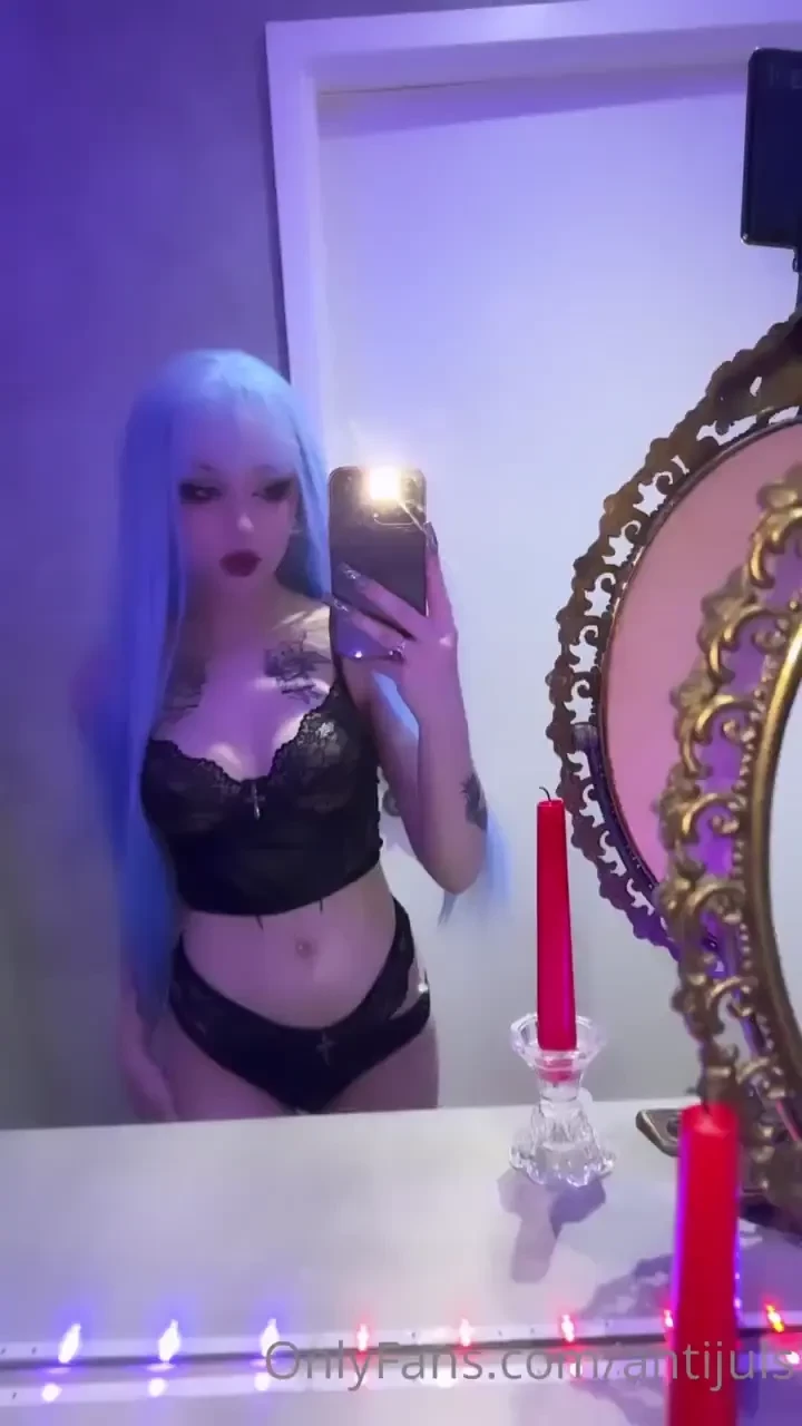 Blue hair juls 