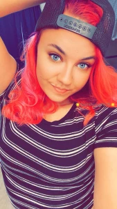 Look at my pretty pink pussy take this new toy