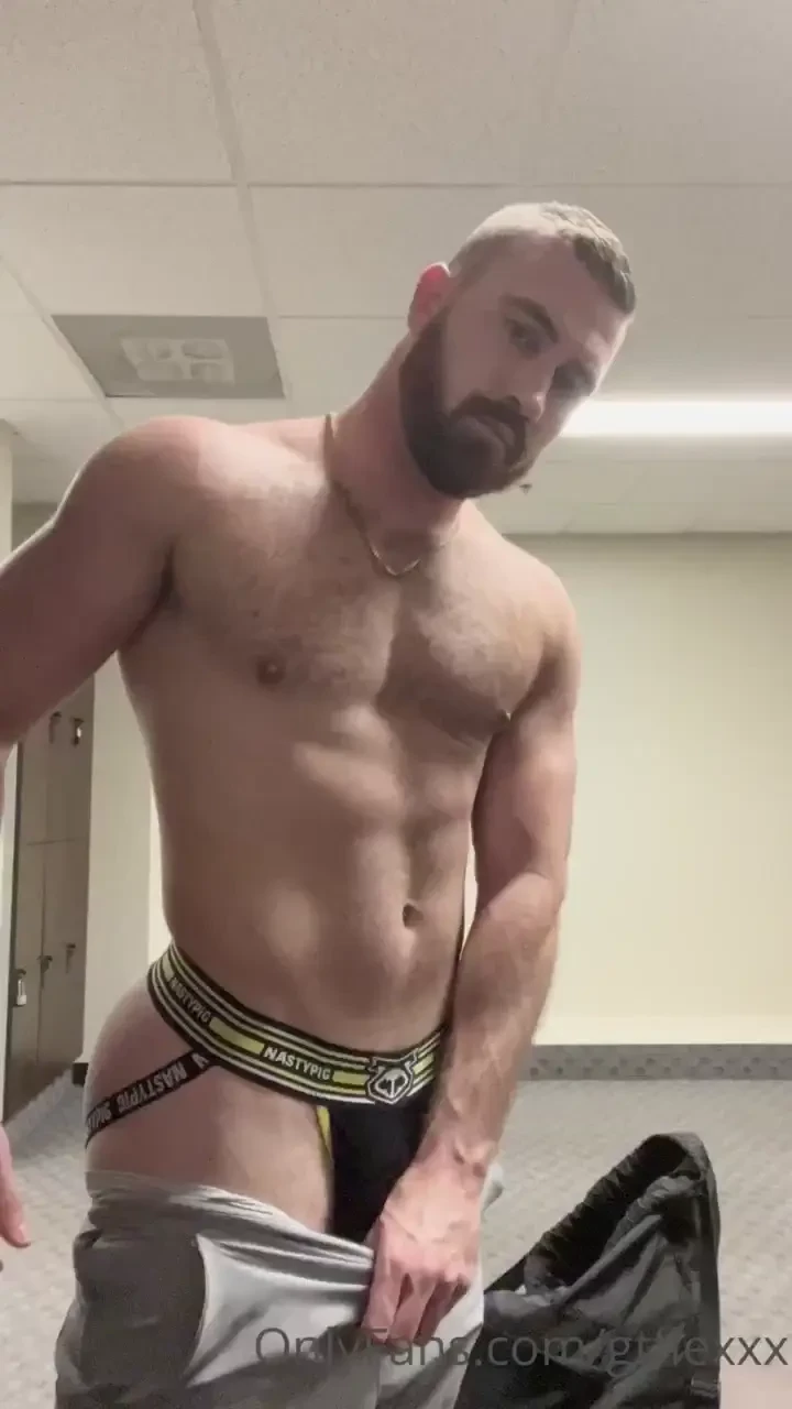 Wore a jockstrap under my gym shorts today 