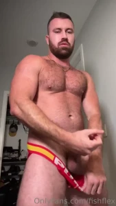 Here is a little sexy show for your monday