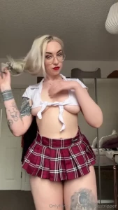 I hate the sch0ol girl caption but this skirt is very cute does