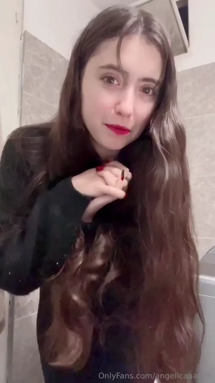 Nuevo video estoy en el ba o son las 4 am y mis amigos duermen pero yo 