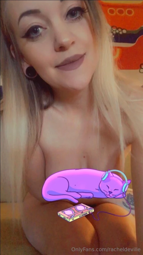 Do you like tits and toes 