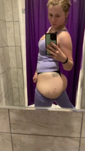 Do you like thick strong women comment below if you spank my fat ass