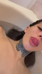 Shall we have fun i love playing in the bathtub nos divertimos me