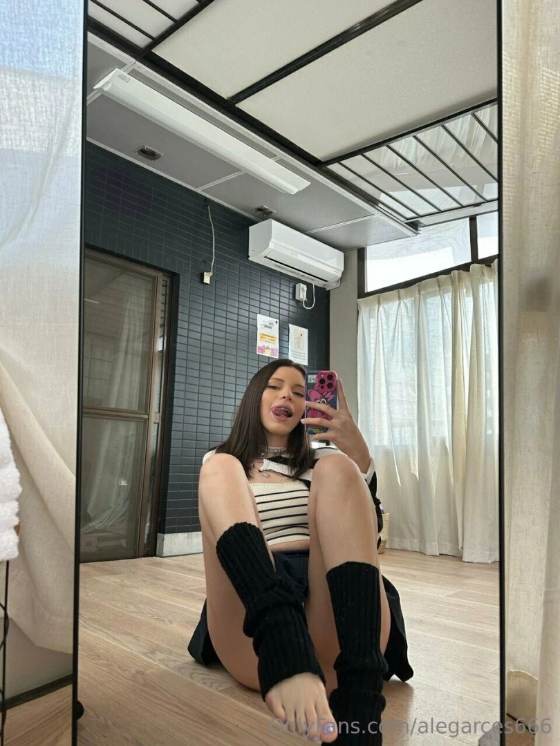 Send me a dm if you think i should move my leg out of the way 