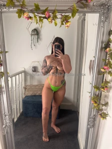 If you think i m pretty lay your hands on me