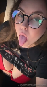 Samanthasmith33 do you want to cum on my face honey or do my tits part 34