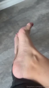 Just got a pedicure for fall halloween would you like them for me