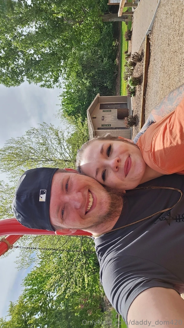 Daddydomslilsub wanna watch as a make this gorgeous goddess cum on my 