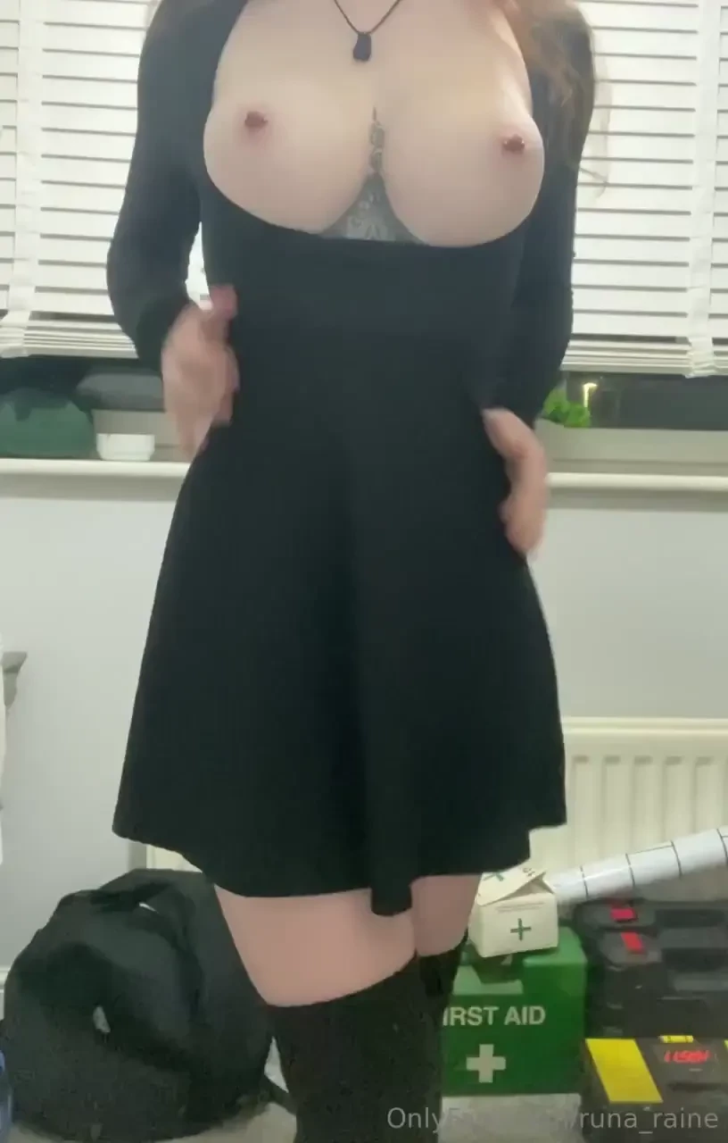 Off outside to find a quiet place to do some indecencies outfit of 