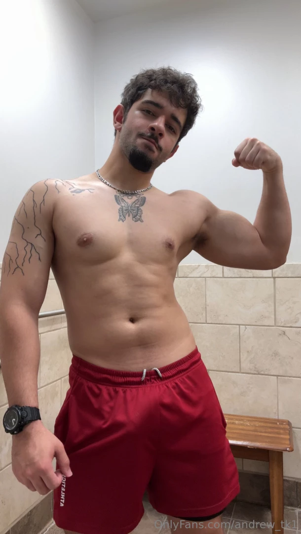 Come bite these biceps 