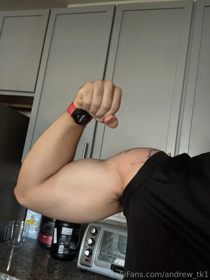 In case no one has shown you their biceps today let me brighten your 