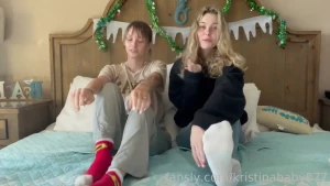 Stinky feet in the room omg somebody needs to clean these haleebankss