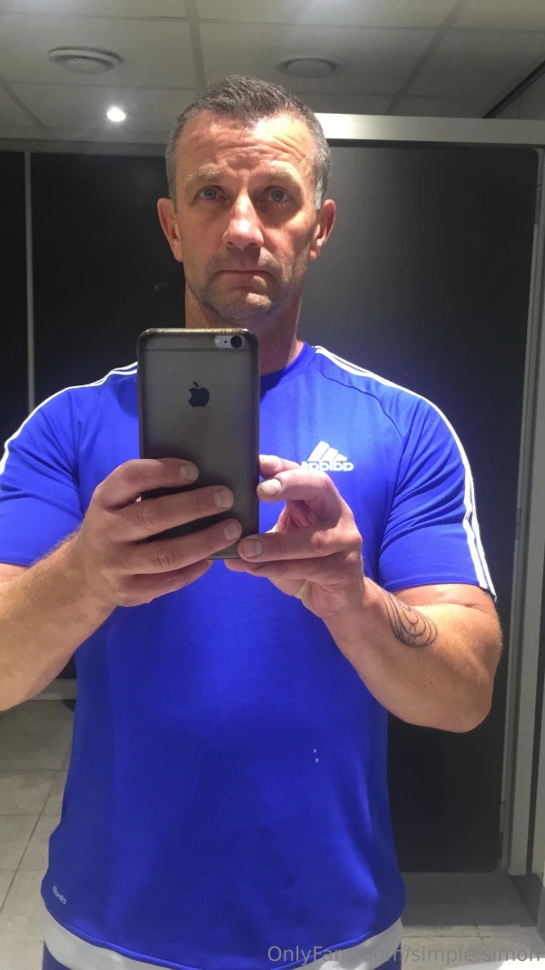 Always got time for a quick cheeky mirror pic 