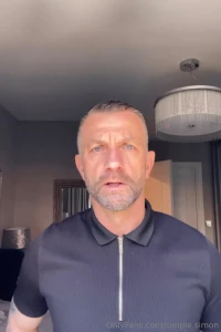 Why re you just scrolling dm me already